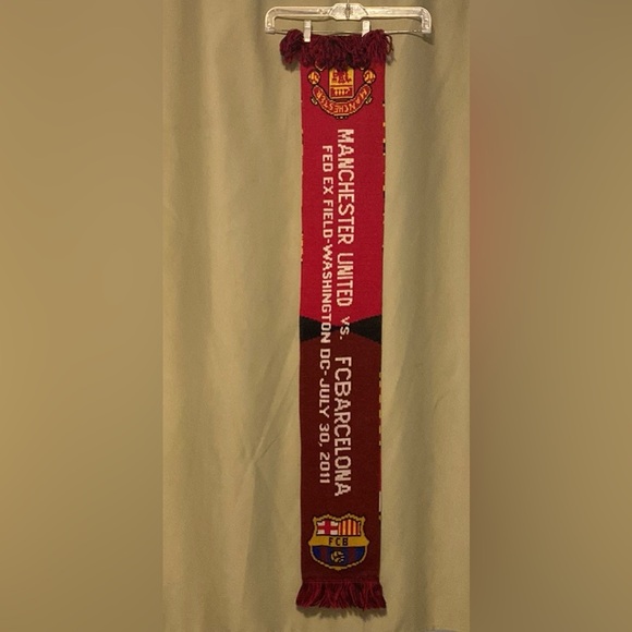 Manchester United vs FCBarcelona Soccer Scarf FedEx Field 2011 Washington DC O/S - Picture 1 of 3